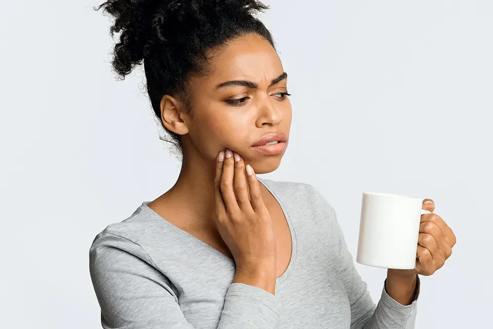 afro-girl-suffering-with-sensitive-teeth Preventing Cold Sensitivity in Your Teeth