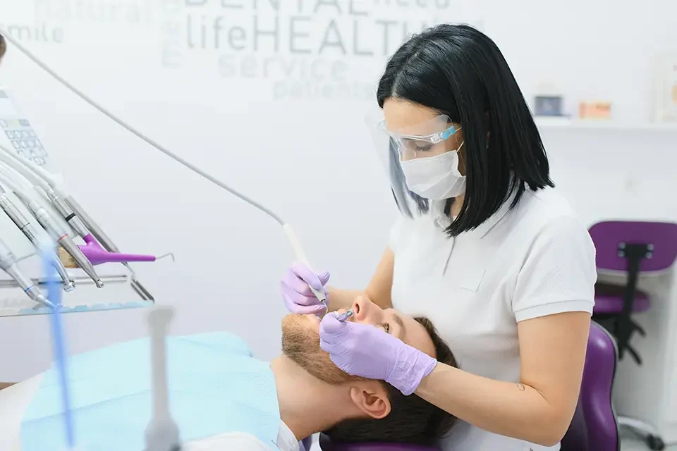 female-dentist-with-male-patient-at-clinic Why Choose Dental Hygiene Clinics on Bayview Avenue?