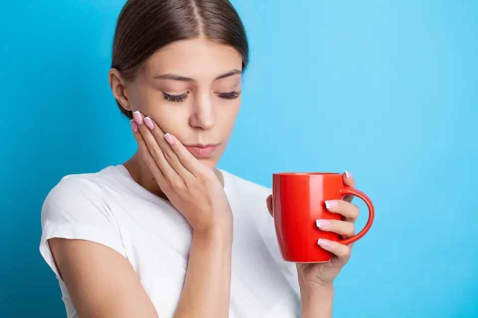 portrait-of-a-beautiful-young-woman-experiencing-a-toothache Why Do Your Teeth Hurt When It's Cold? The Science Explained